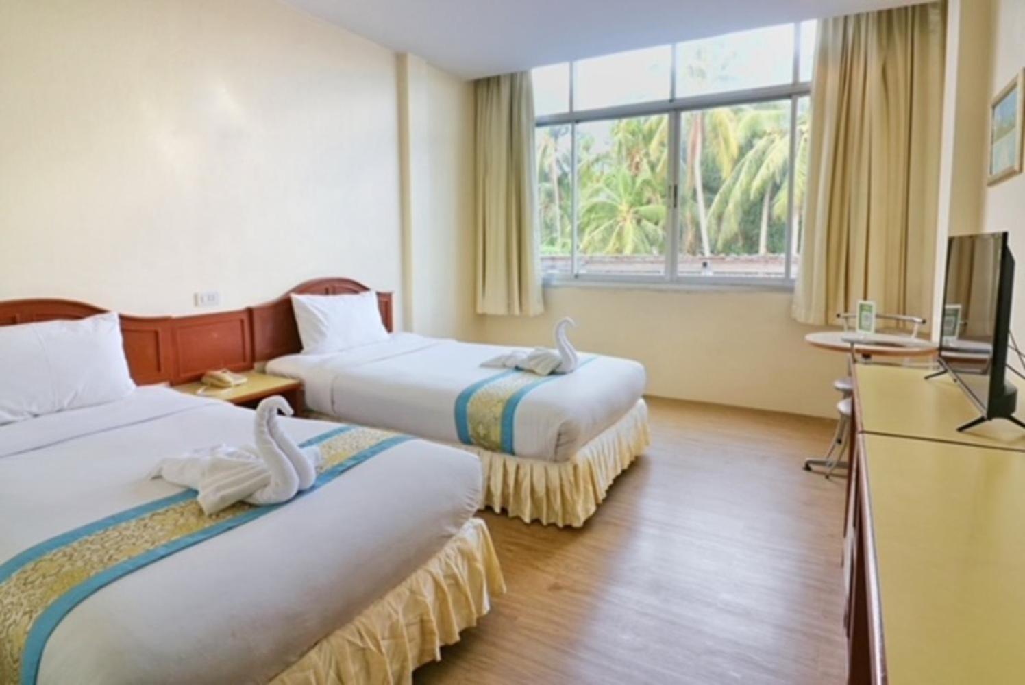 Chumphon Gardens Hotel Bagian luar foto