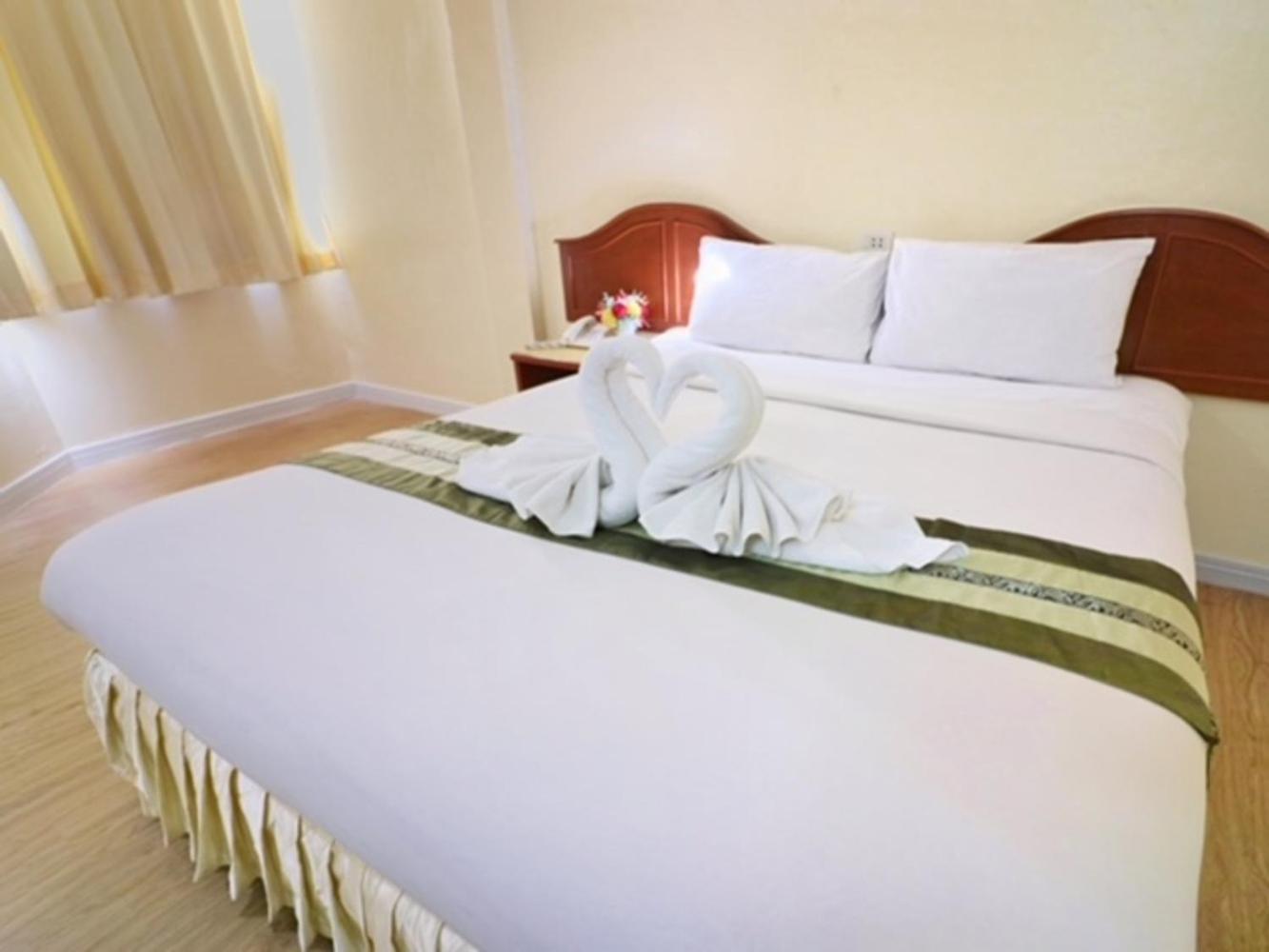 Chumphon Gardens Hotel Bagian luar foto