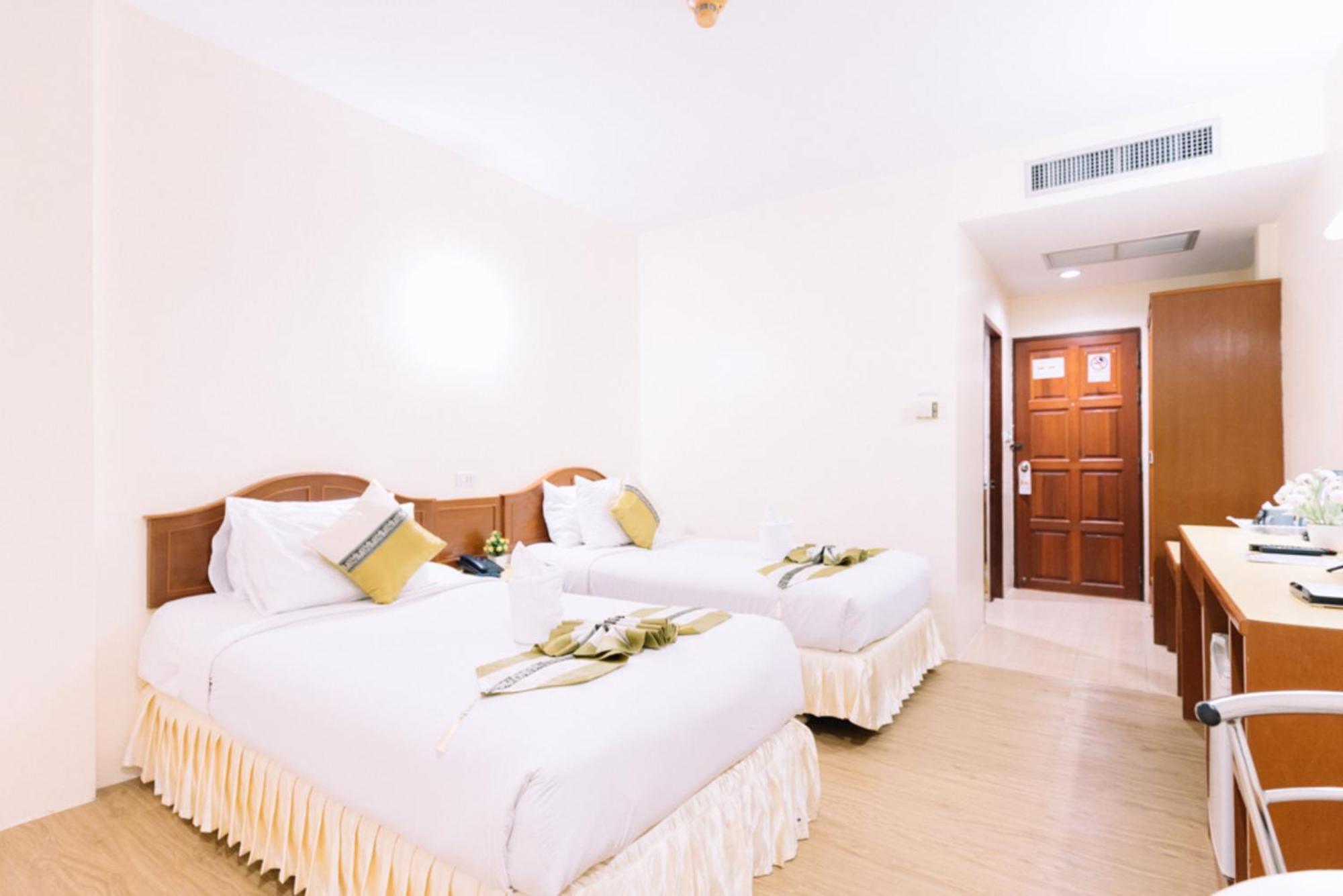 Chumphon Gardens Hotel Bagian luar foto