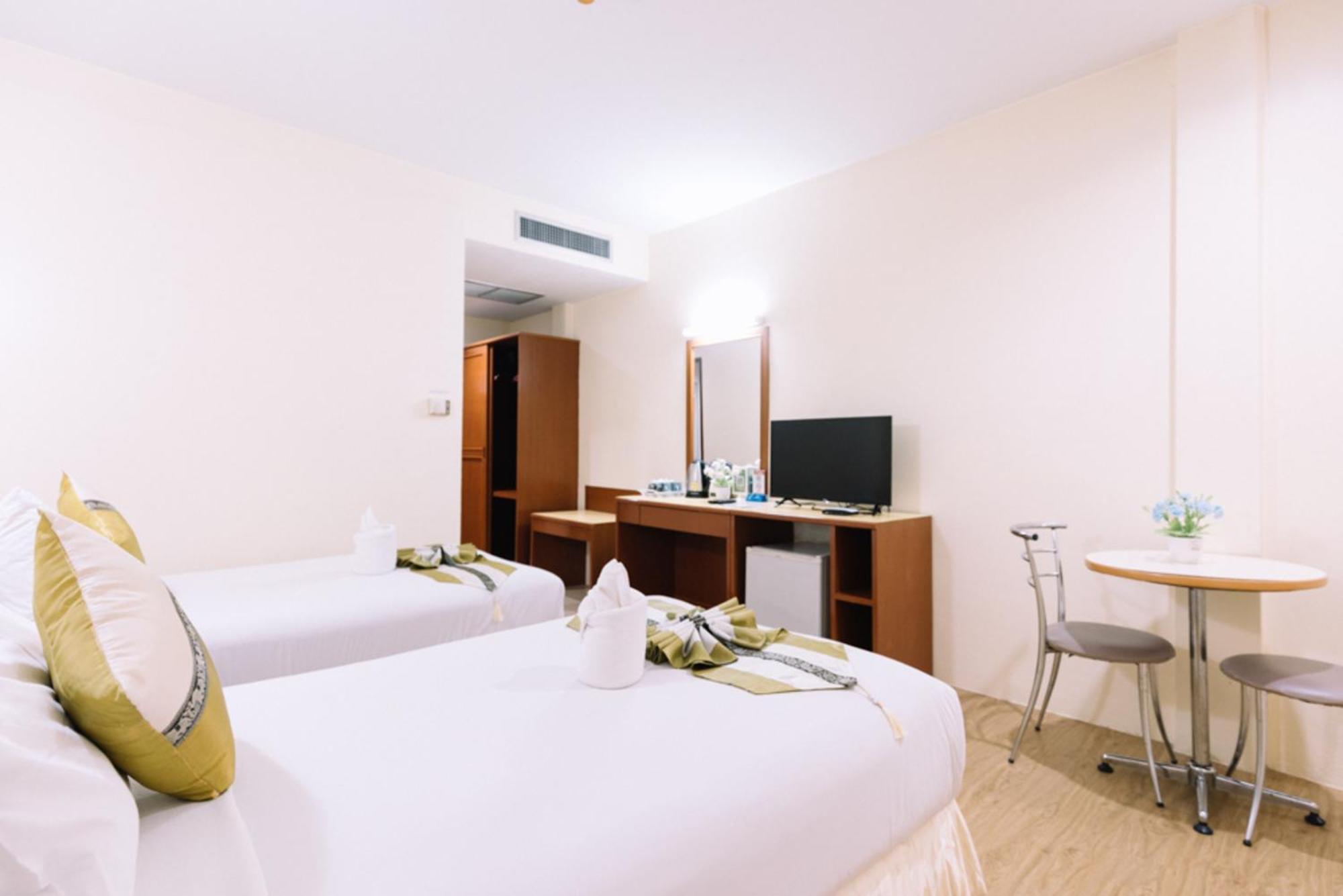Chumphon Gardens Hotel Bagian luar foto
