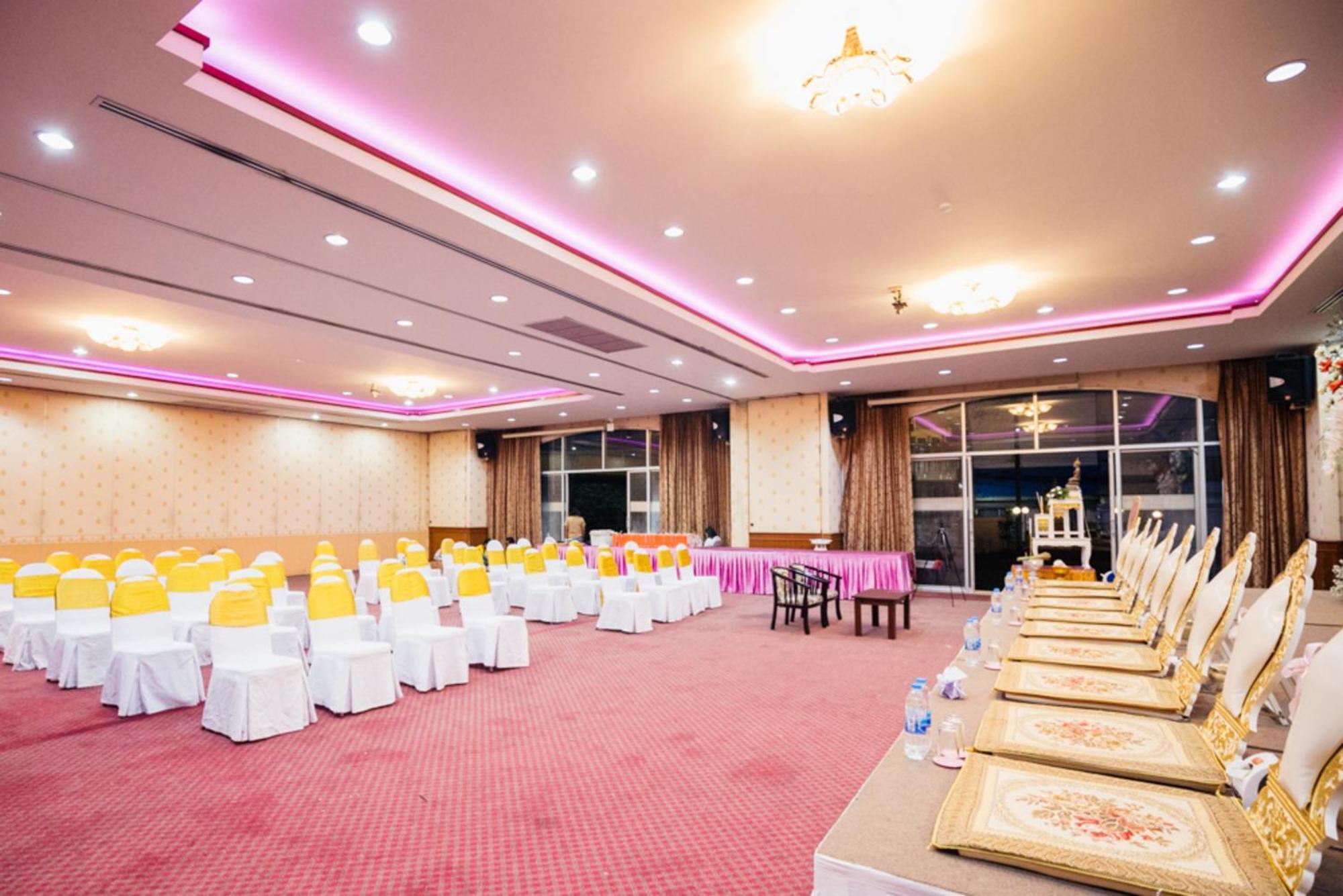 Chumphon Gardens Hotel Bagian luar foto