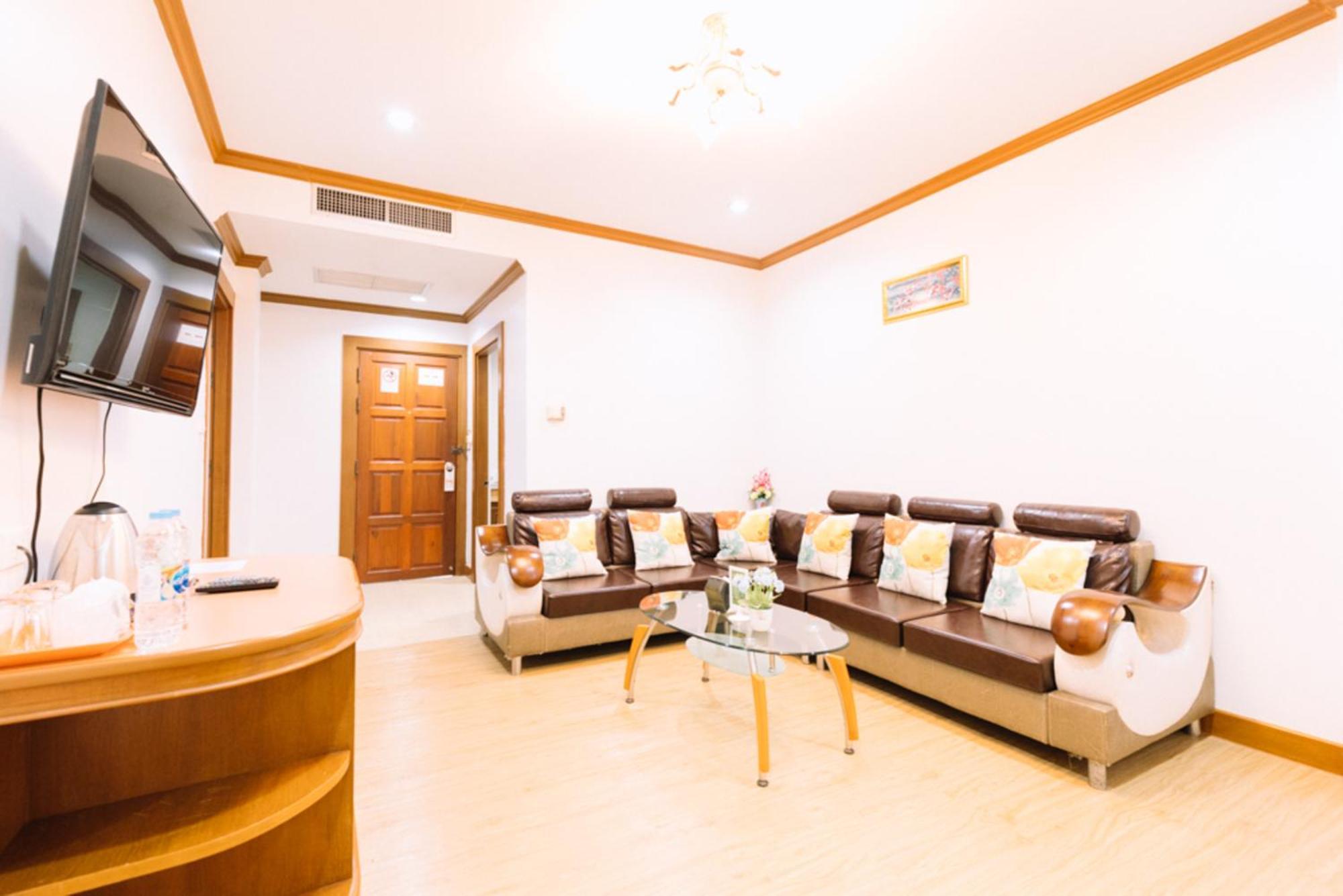 Chumphon Gardens Hotel Bagian luar foto