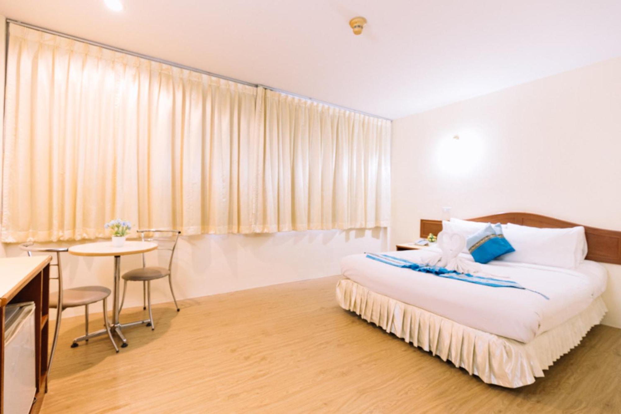 Chumphon Gardens Hotel Bagian luar foto