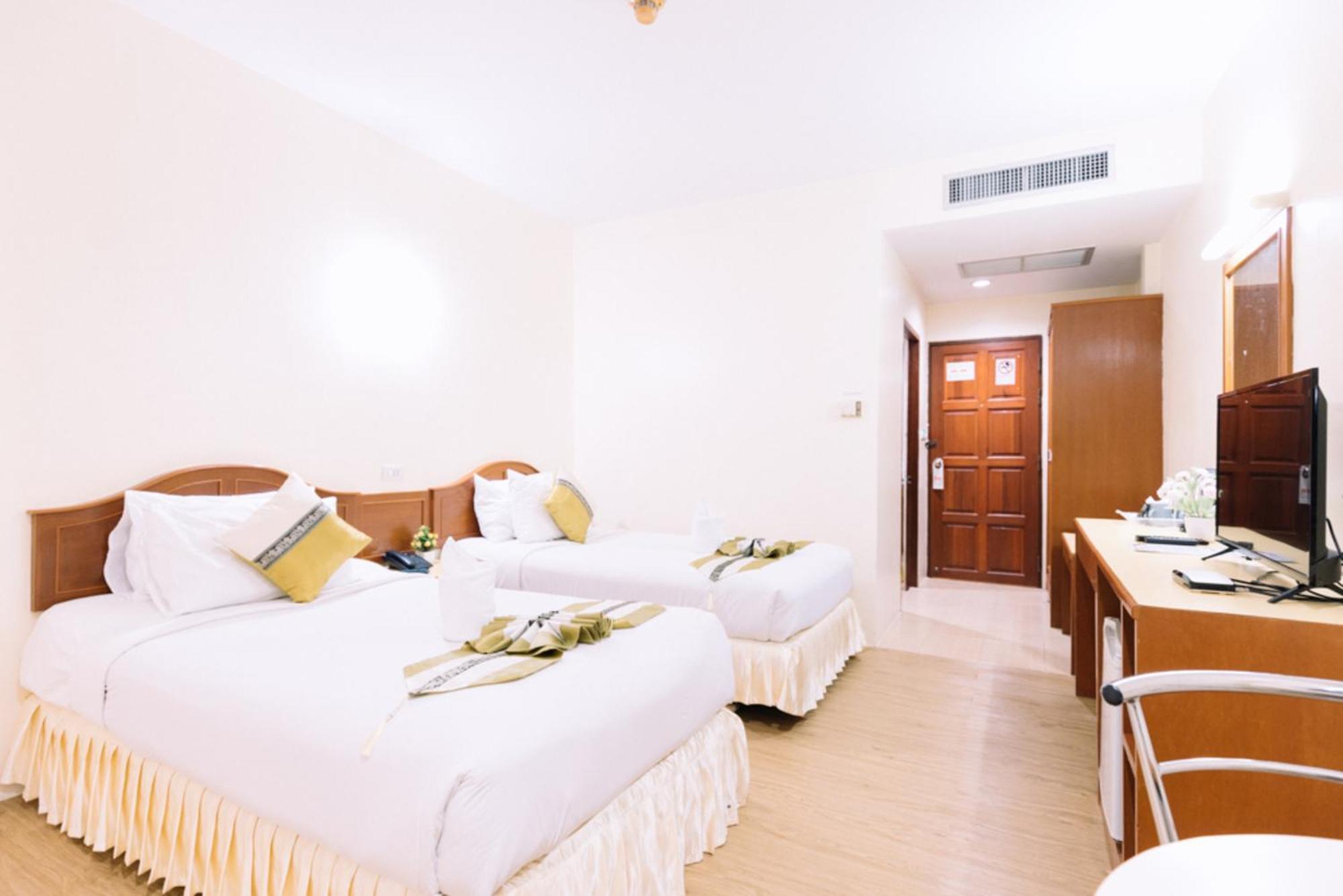 Chumphon Gardens Hotel Bagian luar foto