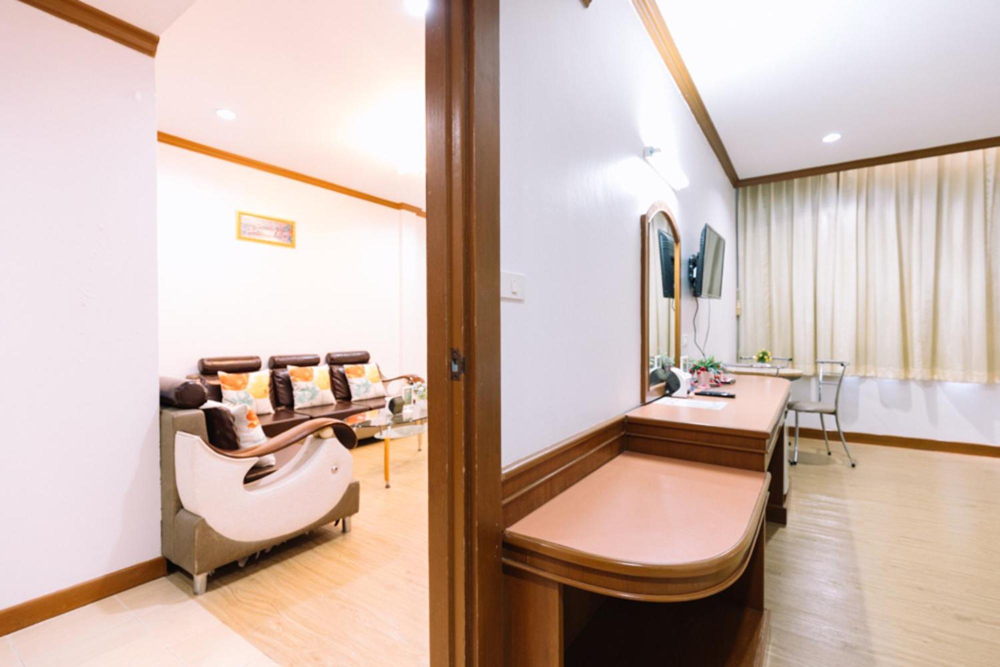 Chumphon Gardens Hotel Bagian luar foto