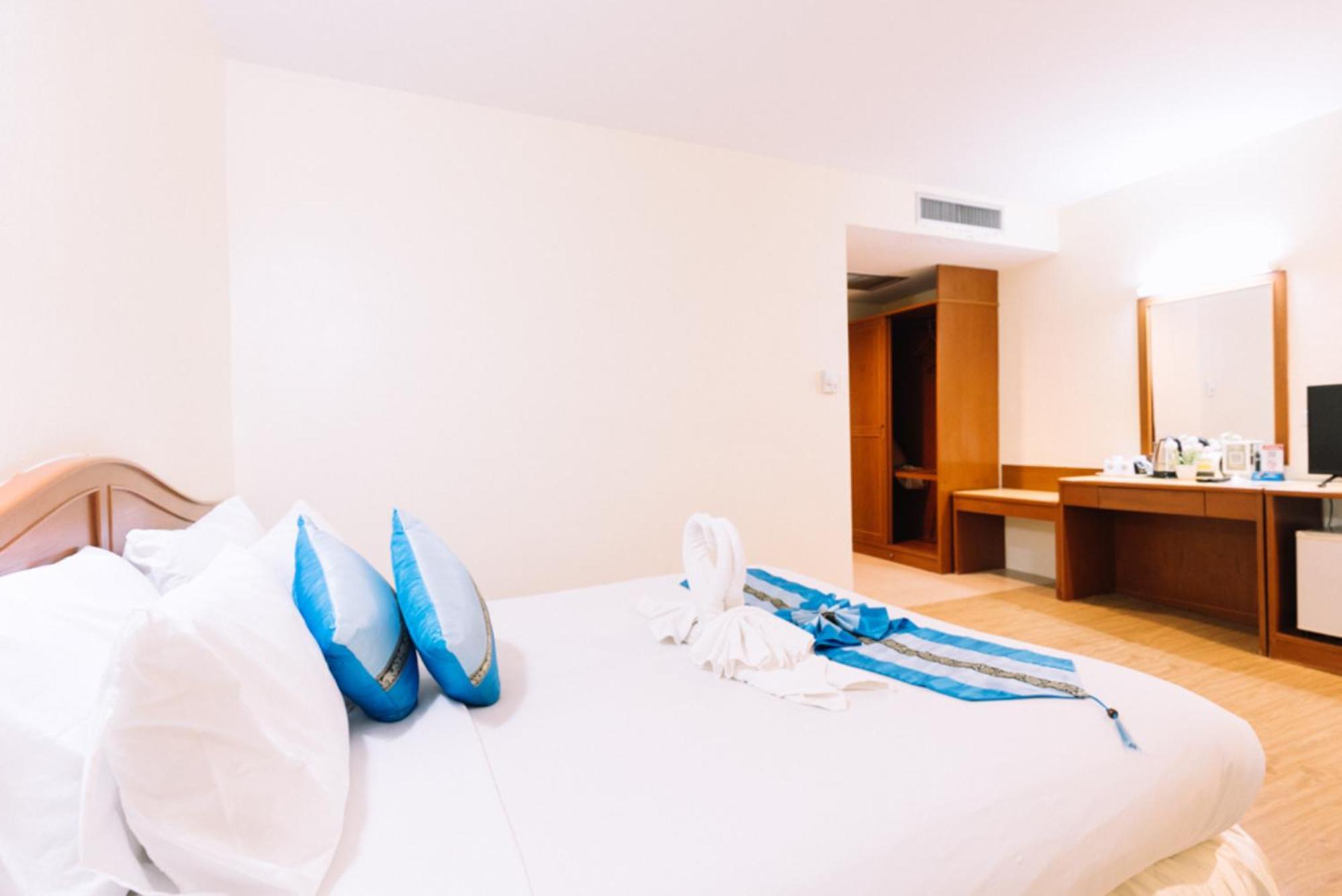 Chumphon Gardens Hotel Bagian luar foto