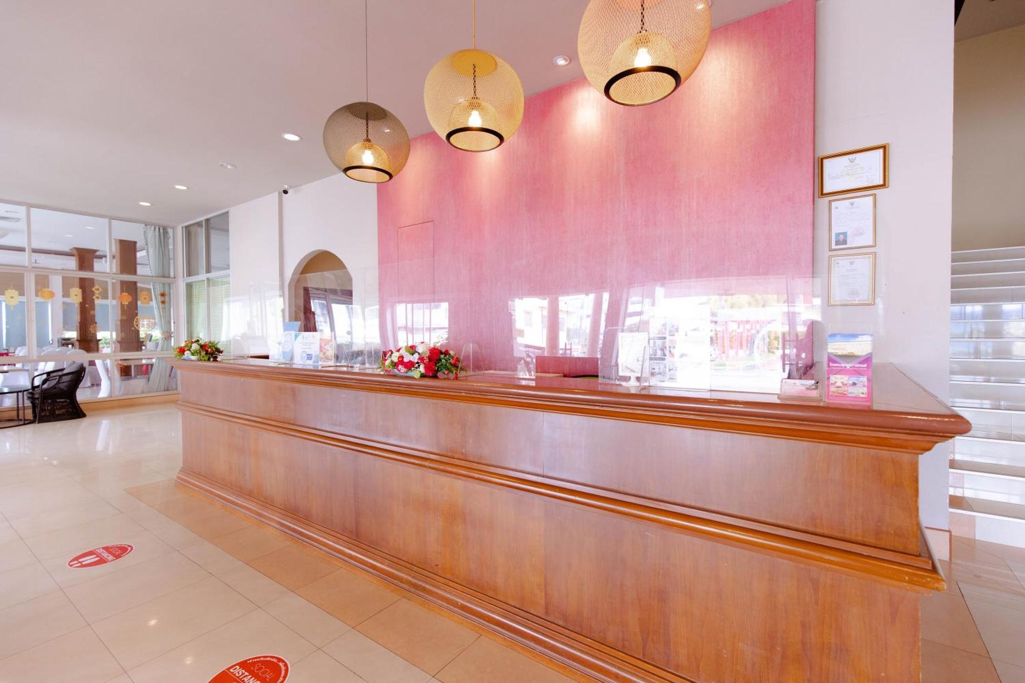 Chumphon Gardens Hotel Bagian luar foto