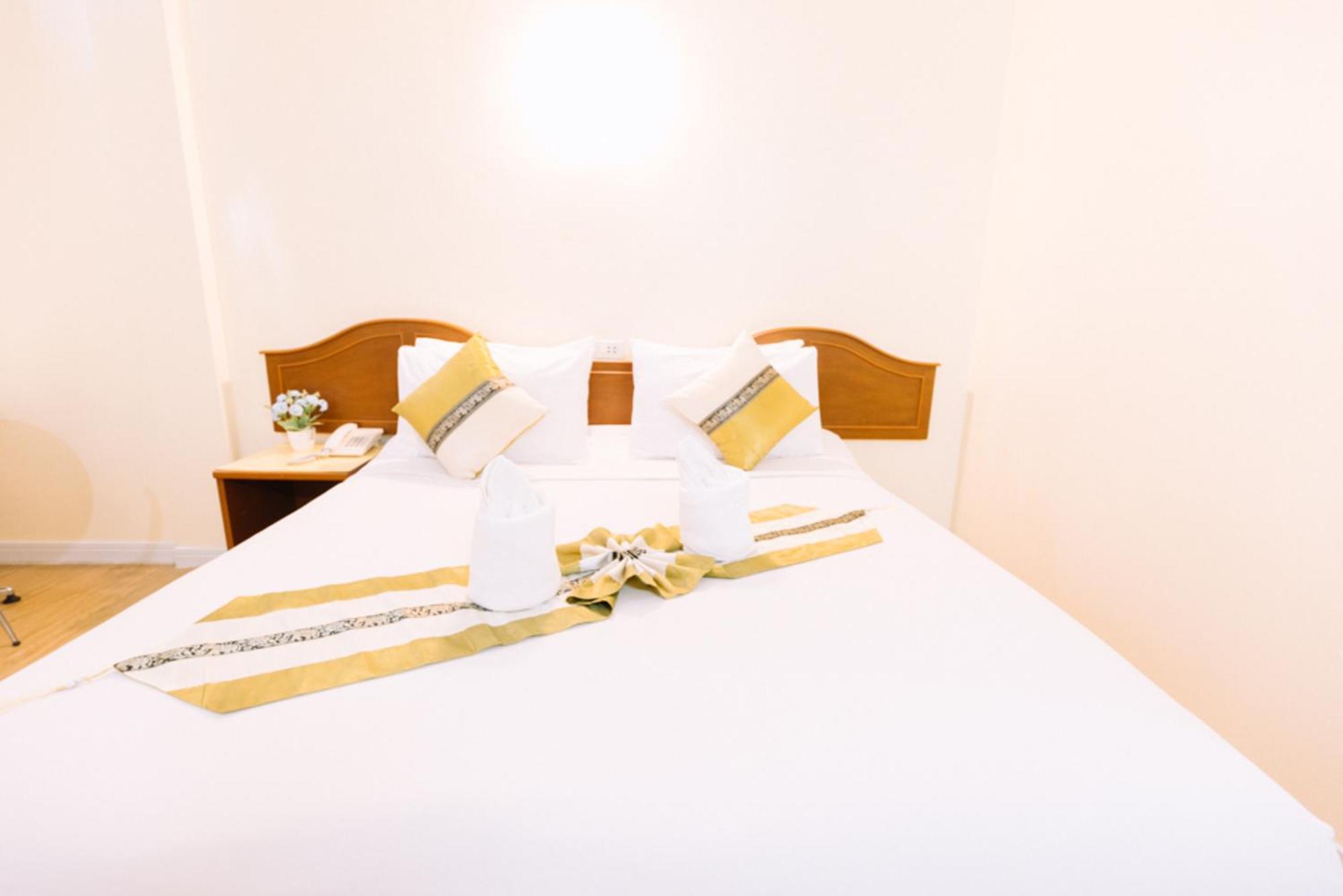 Chumphon Gardens Hotel Bagian luar foto