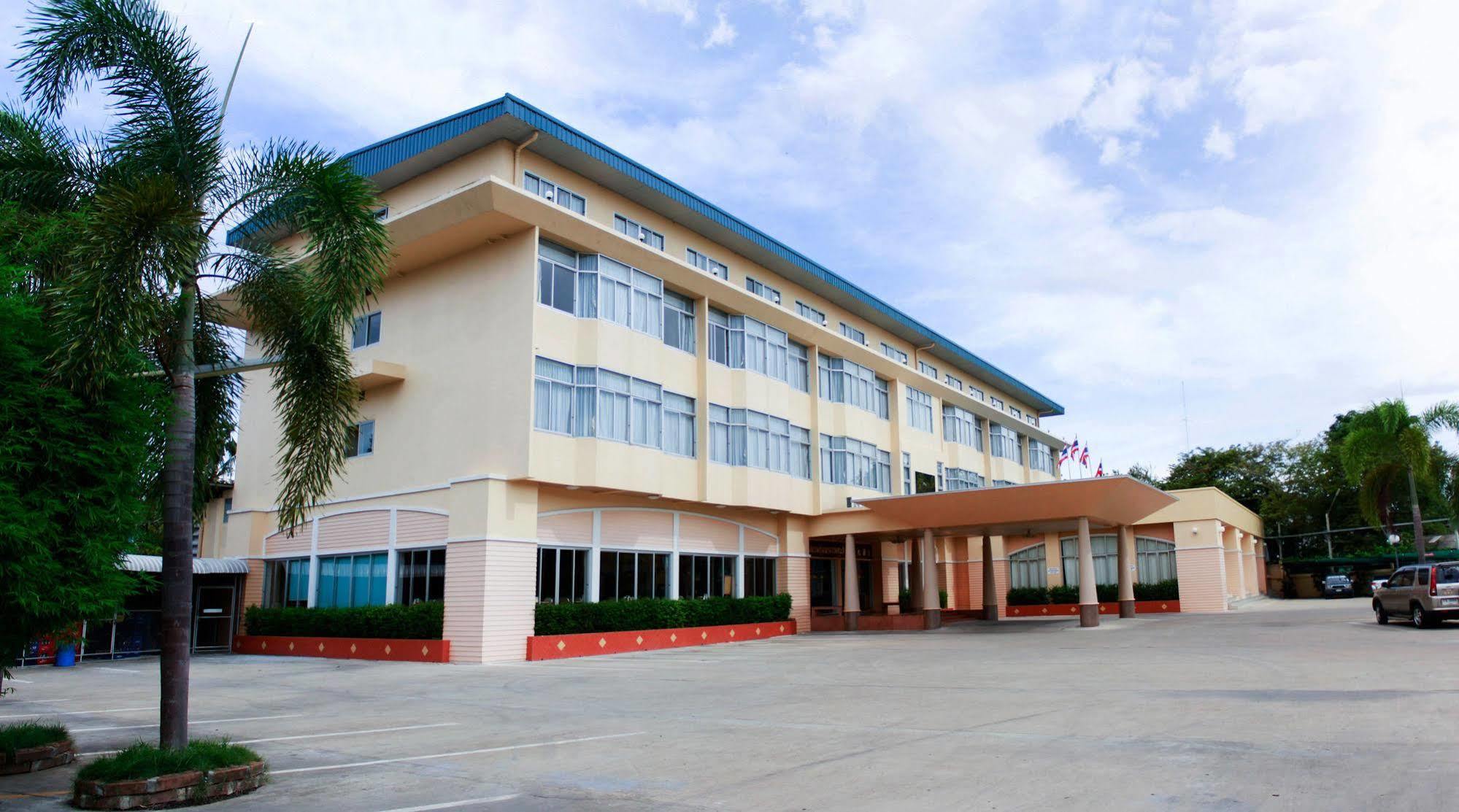 Chumphon Gardens Hotel Bagian luar foto