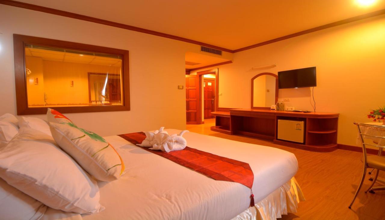 Chumphon Gardens Hotel Bagian luar foto