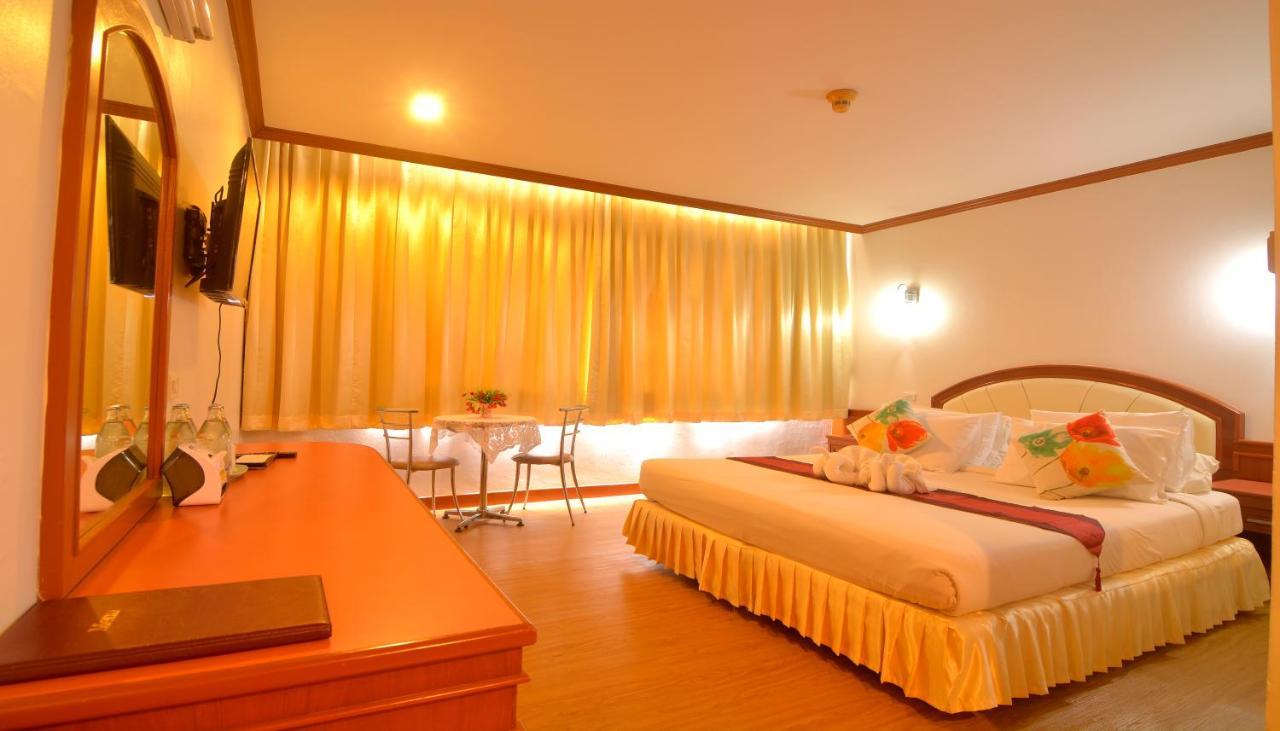 Chumphon Gardens Hotel Bagian luar foto