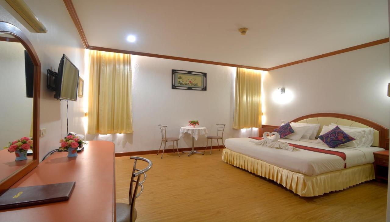 Chumphon Gardens Hotel Bagian luar foto